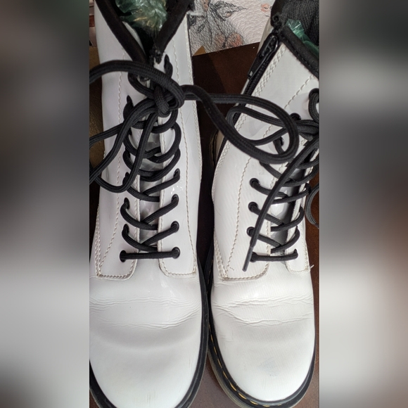Dr. Martens 1460 Y White Lace Up Boots With Zipper. Size 7 Women, 6 Men. - Picture 5 of 12